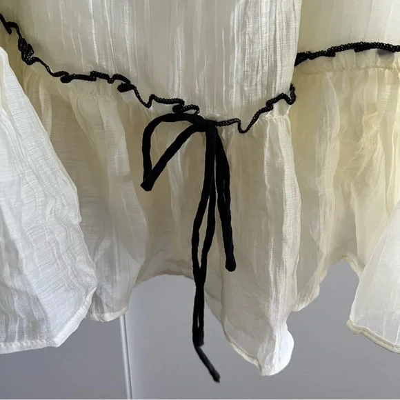 Elegant Cream Maxi Dress with Black Accents - Picture 6 of 7